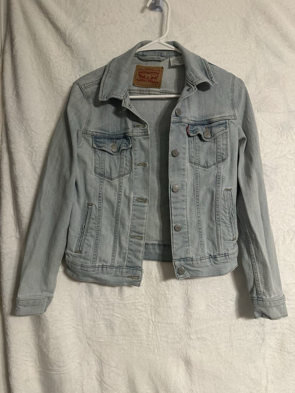 Levi’s womens trucker jacket Size Small